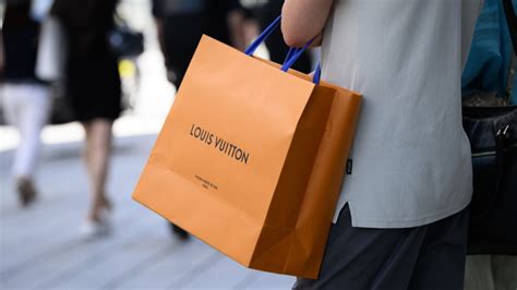 louis vuitton bloomberg|LVMH Plunges as China Luxury Spending Slowdown Worsens.